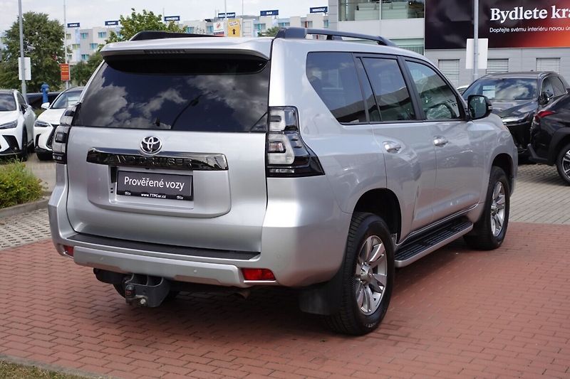 Toyota Land Cruiser 2.8 D-4D Executive Family 7mís - fotka 4 z 38