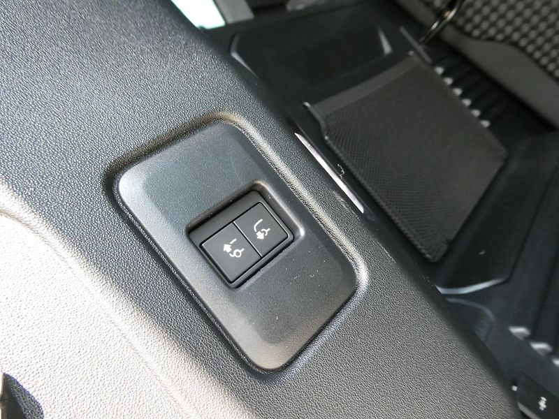 Land Rover Defender (2026) 110 3,0 X-Dynamic SE D250 - fotka 29 z 31