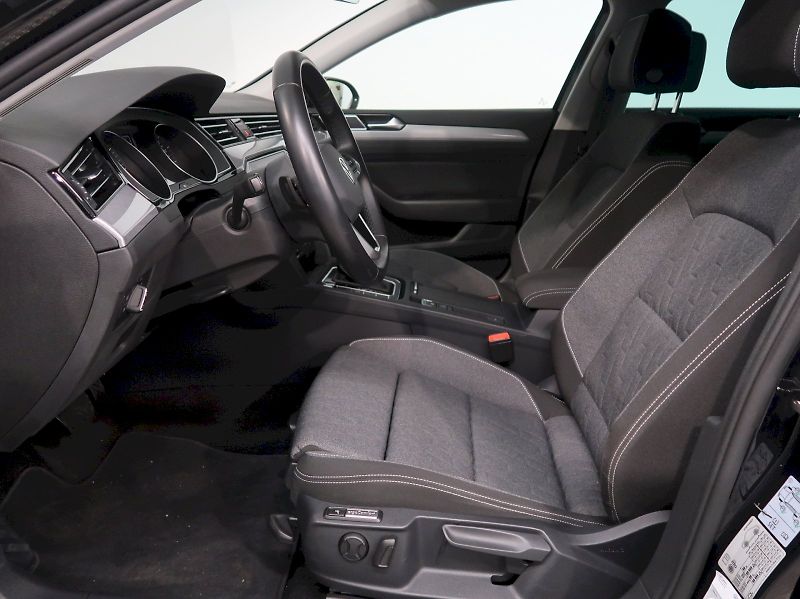 Volkswagen Passat (2022) BUSINESS PREMIUM 2.0TDI 110KW - fotka 13 z 38