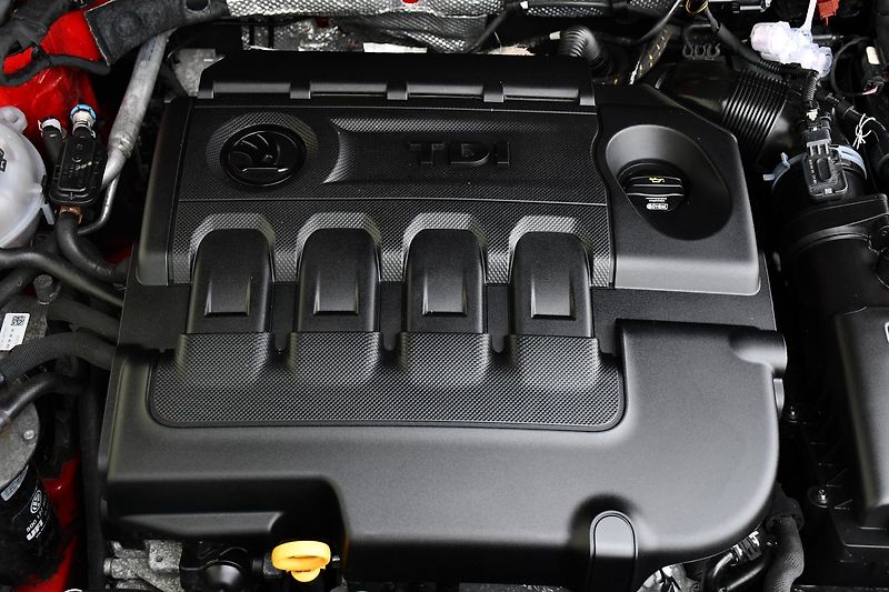 Škoda Octavia 1.6TDi STYLE ACC ČR - fotka 37 z 37