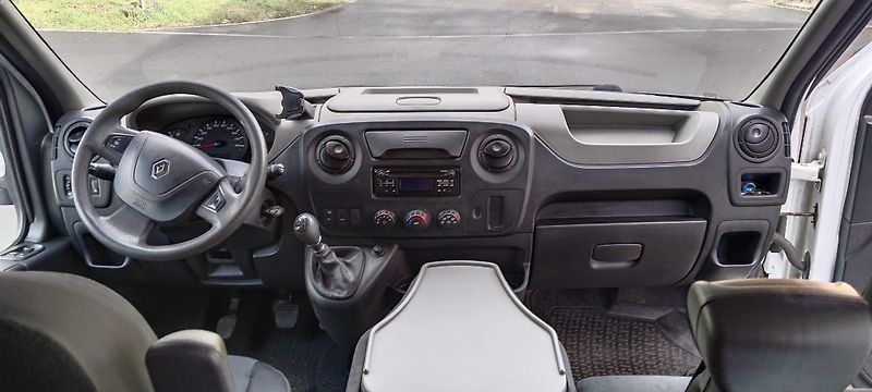 Renault Master (2017) 2.3 DCi 96 KW 7-míst 150tis km - fotka 9 z 11