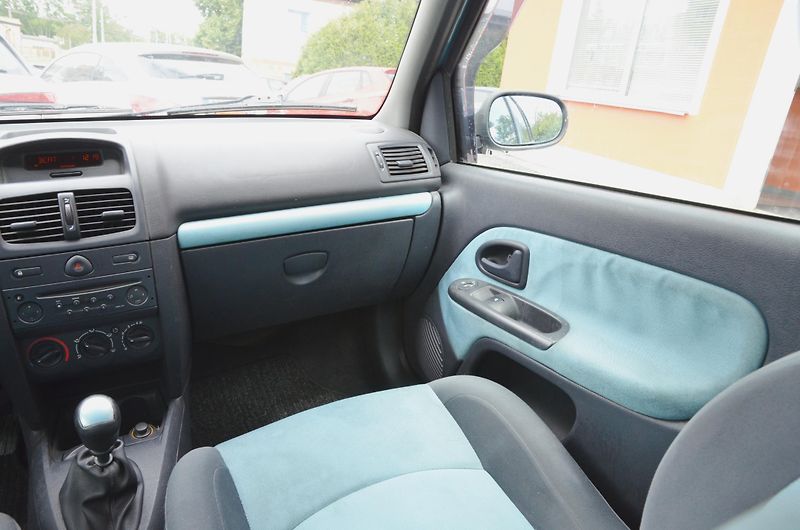 Renault Clio (2002) 1.5 DCi 48kW /ČR / STK 06/2028 - fotka 16 z 20