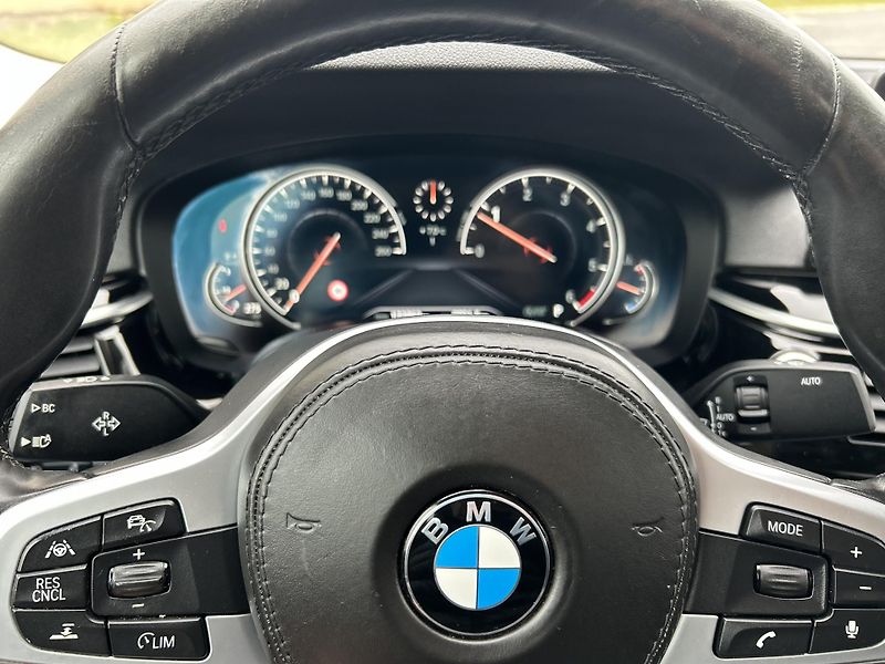 BMW Řada 5 520D XDRIVE, 1. majitel - fotka 14 z 33