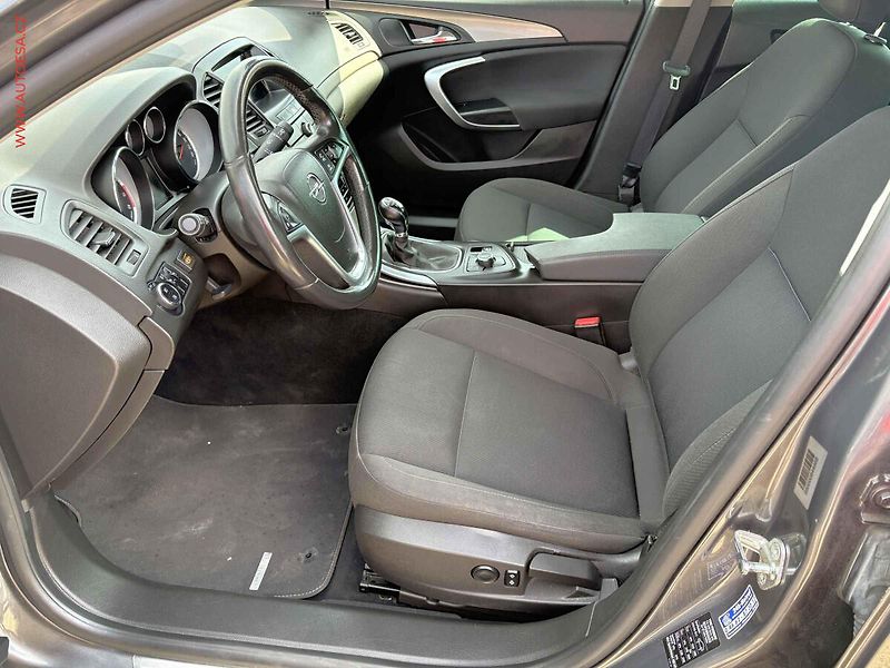 Opel Insignia (2011) 1.4T, Navi, výhřev sed - fotka 9 z 16