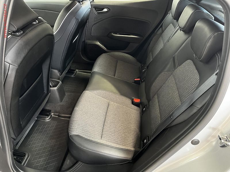 Renault Clio (2022) 1.0 TCe, 1.maj,ČR, Intense - fotka 10 z 15