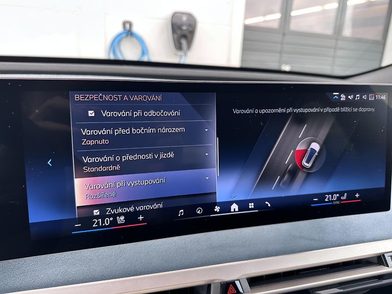 BMW iX xDrive40 Sport Paket - fotka 21 z 33