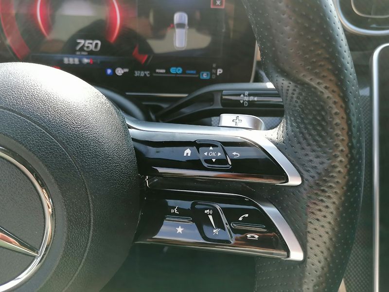 Mercedes-Benz Třídy C (2022) 200 D AMG - fotka 28 z 42