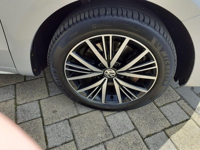 Volkswagen Sharan (2017) 2.0 TDI 4X4 DSG 7 MÍST. - fotka 31 z 48