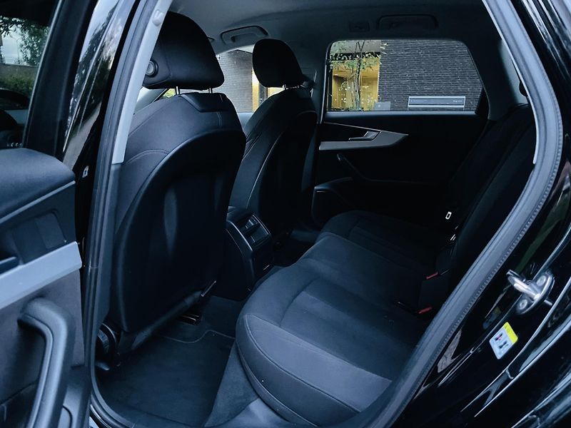 Audi A4 1.4TFSI MAN 1MAJITEL TAŽNÉ LED - fotka 29 z 44