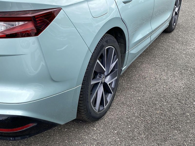 Škoda Enyaq (2022) iV 60 Sportline - fotka 34 z 38