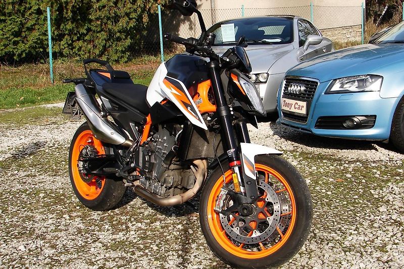 KTM 890 Duke R 121PS ČR 1. maj. - ZADÁNO! - fotka 2 z 34