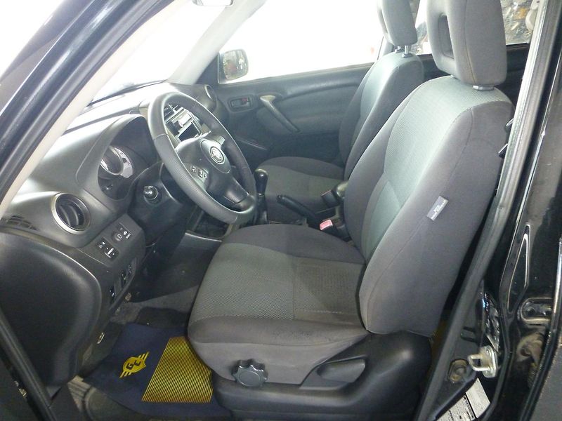 Toyota RAV4 (2004) 2,0D*DIGI**ALU**PARK.S***4X4 - fotka 11 z 24