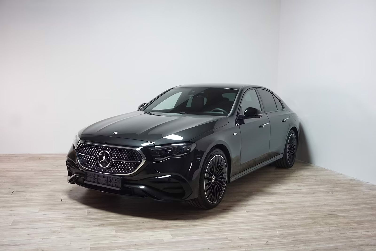 Mercedes-Benz Třídy E 300de 4M AMG HuD 360 Taž Venti
