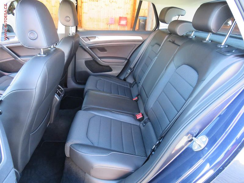 Volkswagen Golf (2016) 1.4TSi, R-line, navi - fotka 10 z 27