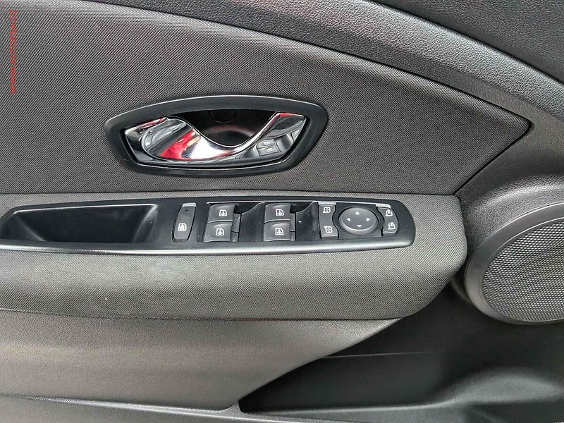 Renault Fluence (2015) 1.6 i, 1.maj,ČR, autoAC, temp - fotka 12 z 14
