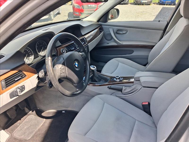 BMW Řada 3 2,0 - fotka 11 z 15