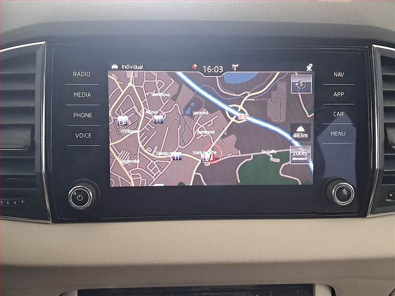 Škoda Karoq (2017) 1.6 TDI, Kůže, Navi, Tempomat - fotka 13 z 18