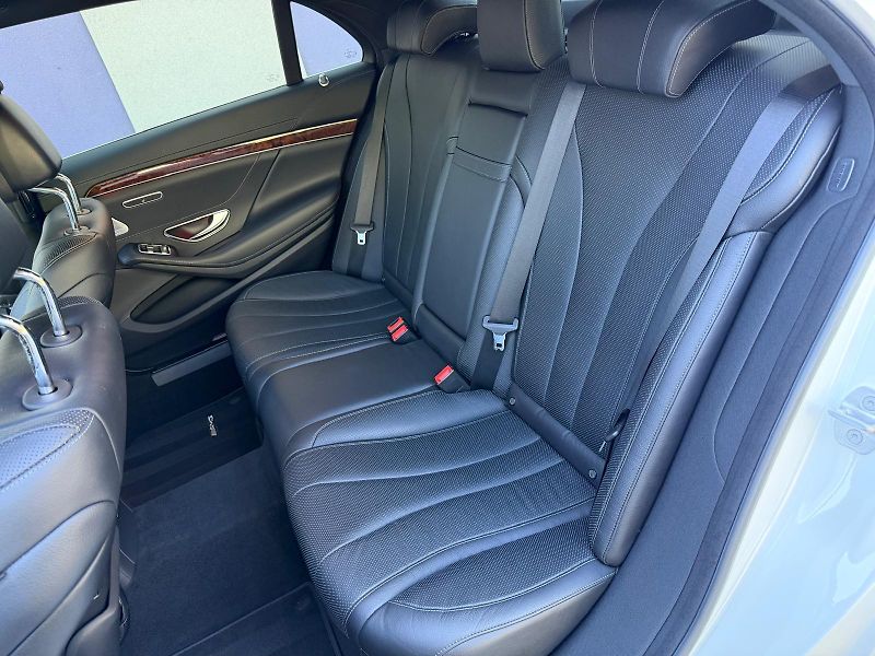 Mercedes-Benz Třídy S S500L 4-matic AMG /servis /  - fotka 16 z 36