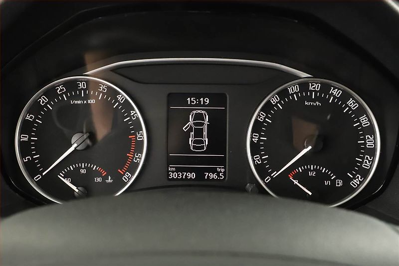 Škoda Octavia (2011) 1.6 TDI, Tempomat - fotka 9 z 12