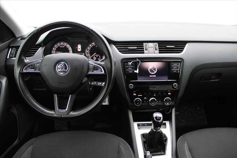 Škoda Octavia 1.6 TDI 85kW LED SERVIS KN. ČR - fotka 13 z 20