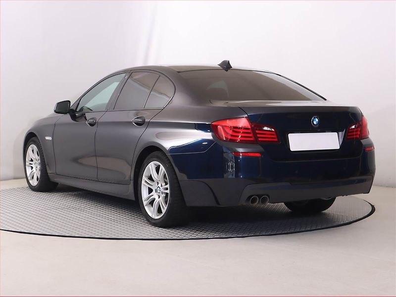 BMW Řada 5 (2013) M Sport 530d xDrive, 4X4 - fotka 4 z 20