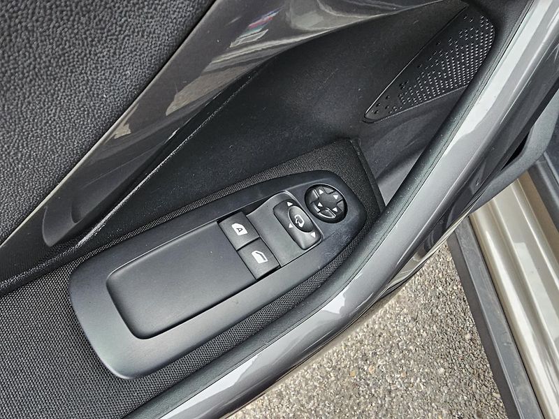 Peugeot 2008 (2017) 1.2 Pure Tech 81KW - fotka 17 z 22