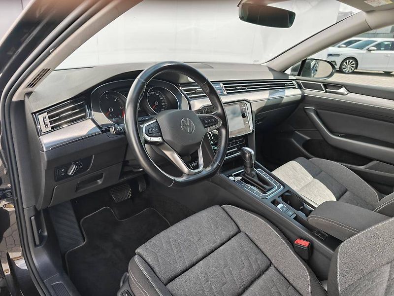 Volkswagen Passat Business  2,0TDi - fotka 5 z 23