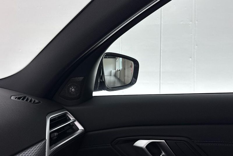 BMW Řada 3 řady 3 | 330d xDrive - fotka 17 z 24