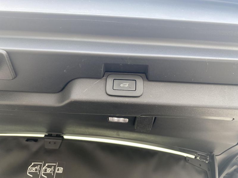 Land Rover Discovery D 300 AWD Dynamic - fotka 18 z 28