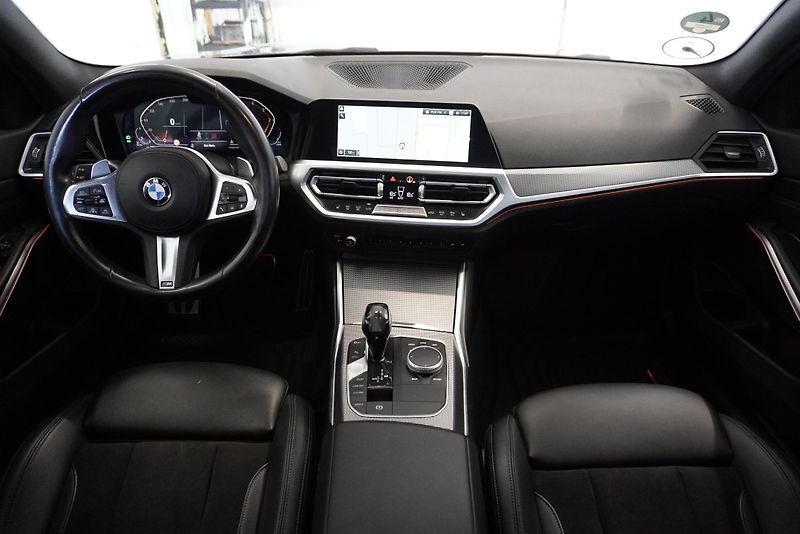 BMW Řada 3 2.0D 140kW M-SPORT,X-DRIVE - fotka 21 z 28