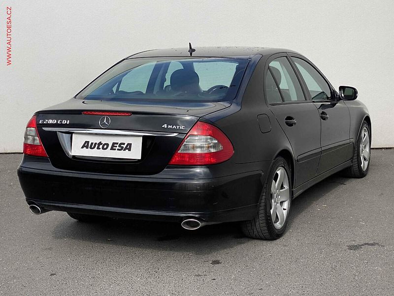 Mercedes-Benz Třídy E (2007) 3.0 CDi E280 4Matic, ČR, AT - fotka 4 z 15