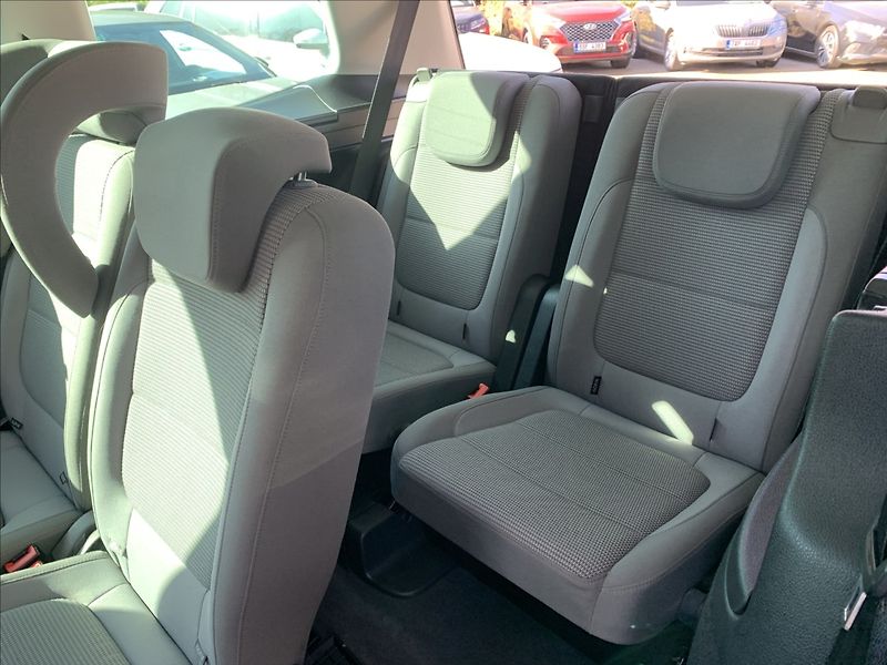 Volkswagen Sharan 2,0 TDI 4x4 7.MÍST,ČR SERVISKA - fotka 17 z 23