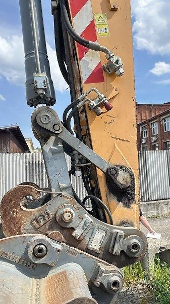 Liebherr (2013) A914 bagr offset+nohy 23t - fotka 6 z 10