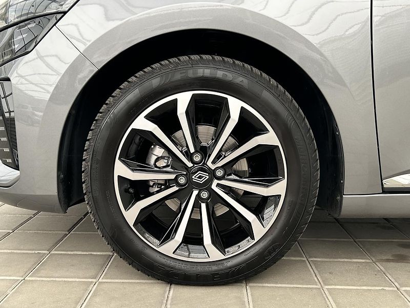 Renault Clio 1.0 TCe Techno - fotka 9 z 31