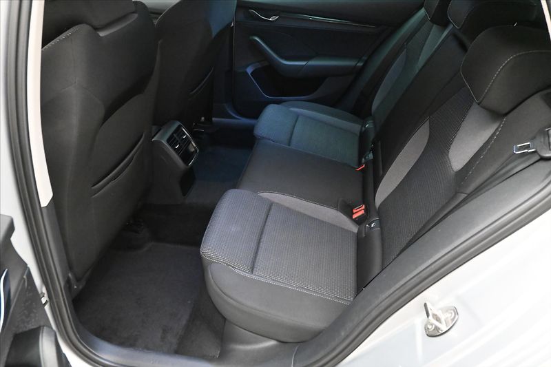 Škoda Octavia 2,0 TDI 110 kW DSG 4x4 NAVI Zá - fotka 14 z 30