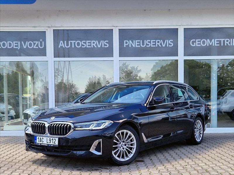 BMW Řada 5 3,0 530d TOURING KOMPLETVÝBAVA - fotka 1 z 39