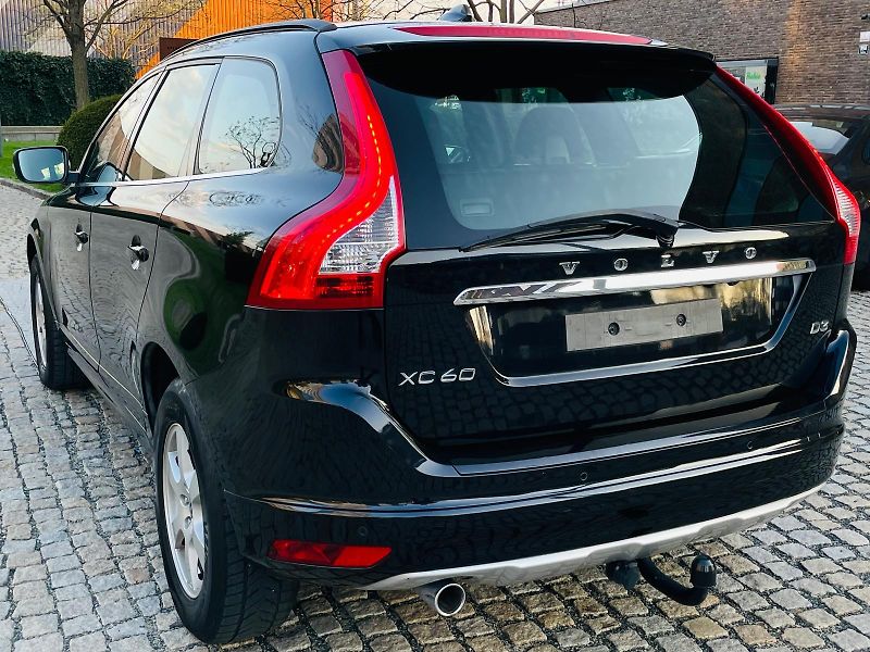Volvo XC60 2.0D 5VÁLEC AUT TAŽNÉ VÝHŘEV - fotka 18 z 50