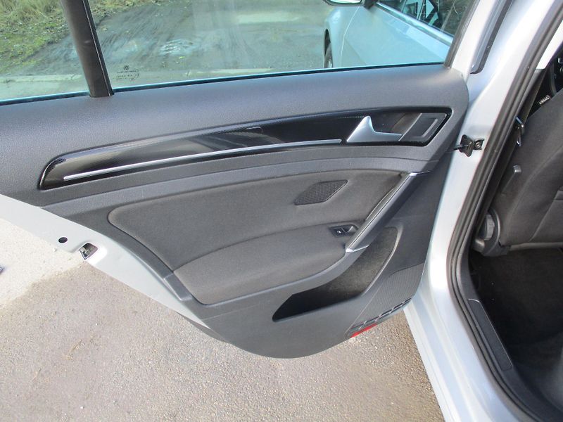 Volkswagen Golf 2.0TDi 110kW HIGHLINE L+Z PNEU - fotka 37 z 45