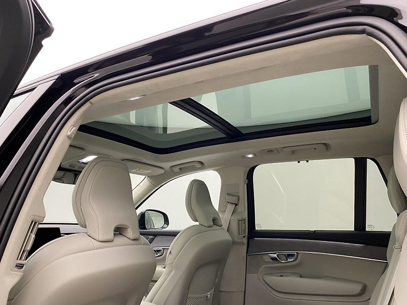 Volvo XC90 (2026) T8 AWD RECHARGE DARK ULTRA - fotka 21 z 79