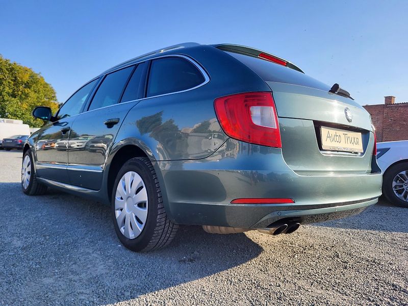 Škoda Superb II combi 2.0 TDi DSG ELEGANCE - fotka 30 z 42