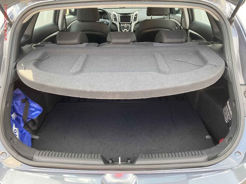 Hyundai i30 (2015) 1.6 CRDi, Trend, navi, kamera - fotka 7 z 19