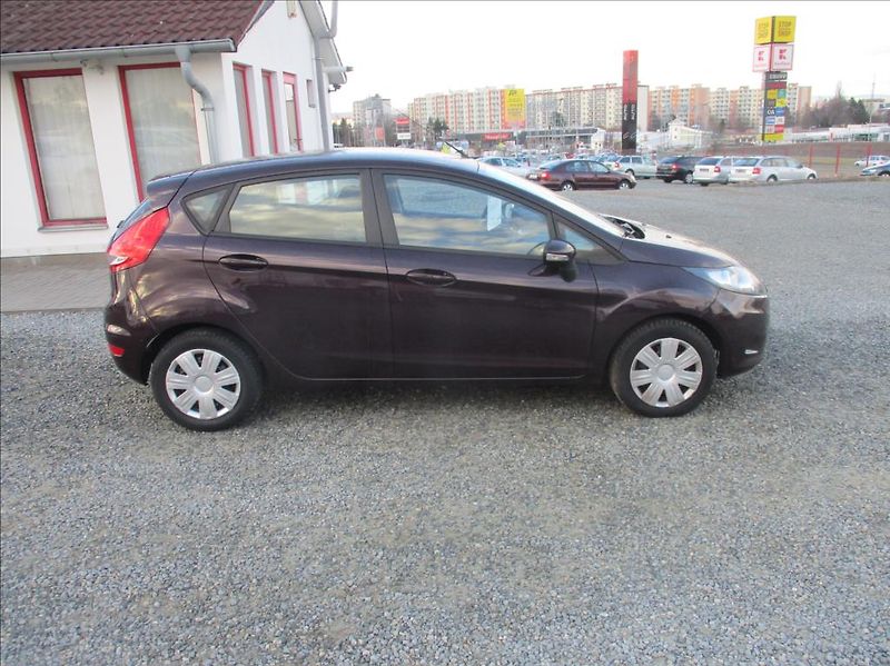 Ford Fiesta 1,3 i, klimatizace, - fotka 5 z 21