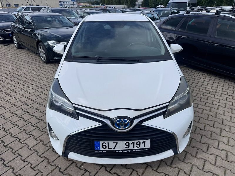 Toyota Yaris (2016) HYBRID 1,5 54 KW STK AUTOMAT - fotka 8 z 36