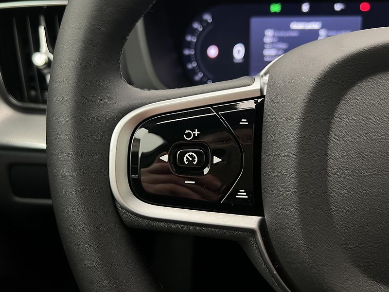 Volvo XC60 B5 AWD BLACK EDITION PLUS AUT  - fotka 27 z 45