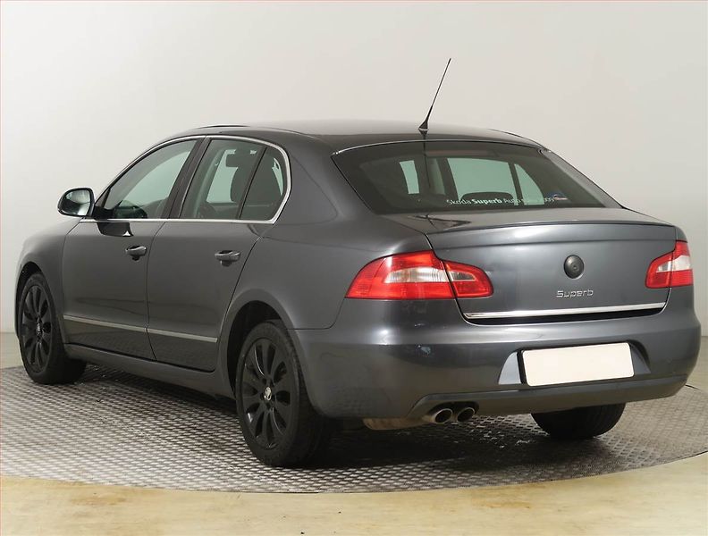 Škoda Superb (2009) Ambition Plus 2.0 TDI, Xenony - fotka 4 z 20