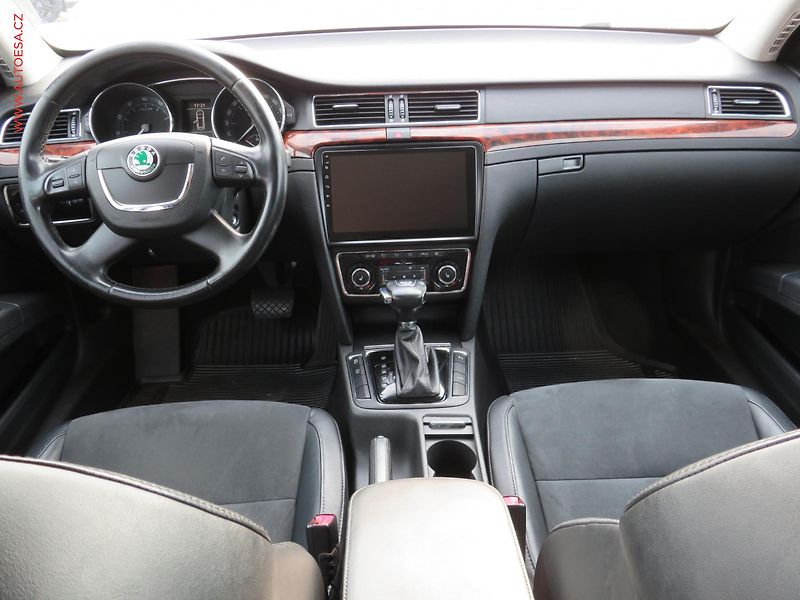 Škoda Superb (2011) 3.6 V6 4x4, ČR, Exclusive - fotka 9 z 28