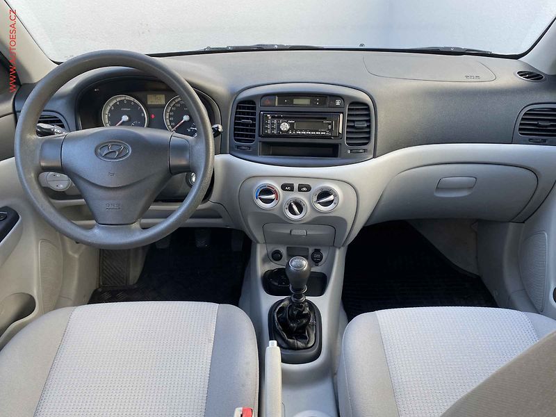 Hyundai Accent (2009) 1.4i, ČR, Klima - fotka 8 z 16