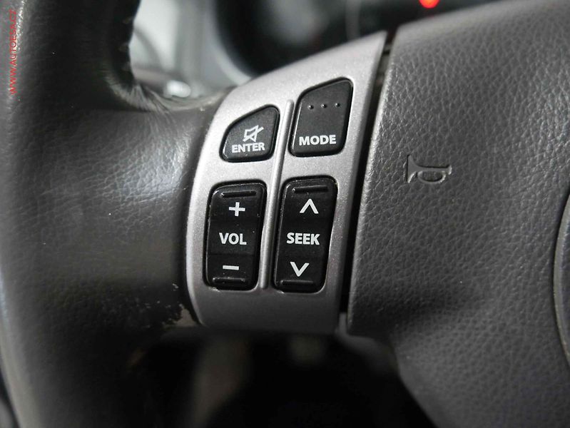 Suzuki SX4 (2007) 1.6i, ČR, AC, TZ - fotka 12 z 16