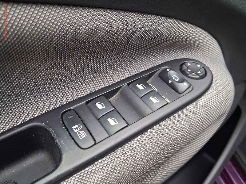 Citroën C3 Picasso (2015) 1.2 PT, Millenium, navi - fotka 13 z 16