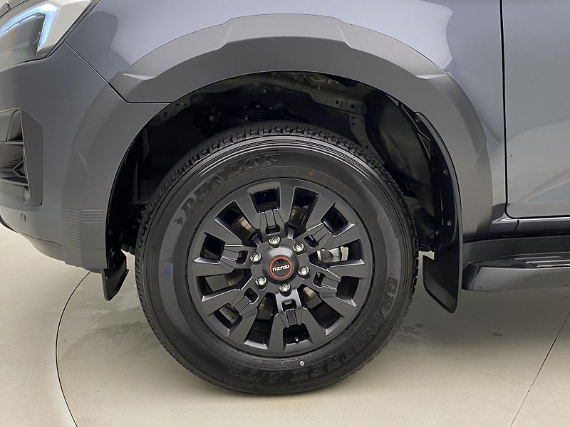 Isuzu D-Max (2026) Double Cab 2,2 V-Cross 4x4 AUT - fotka 10 z 27